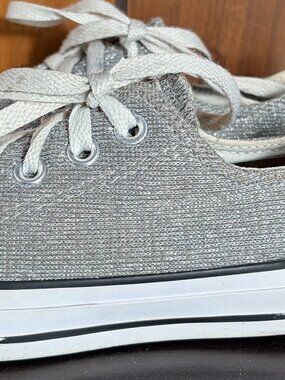 Converse Chuck Taylor All Star Low Top Womens Sz 6.5 Silver Sparkle Lace Up